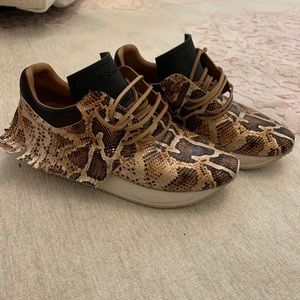 Esseutesse Fringe metallic snakeskin sneaker